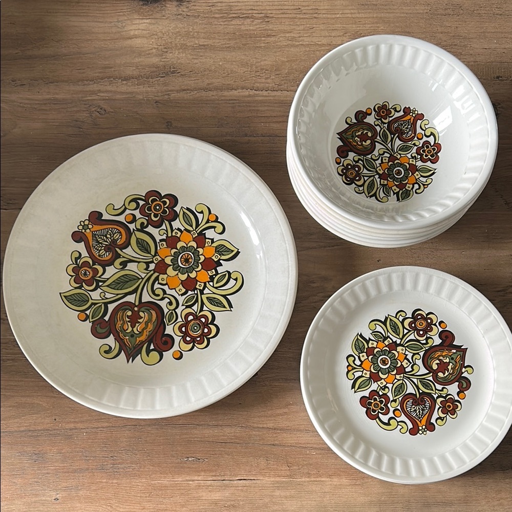 🔥🔥Vintage English Ironstone Pottery ‘Tanya’ floral dinnerware 14 pcs